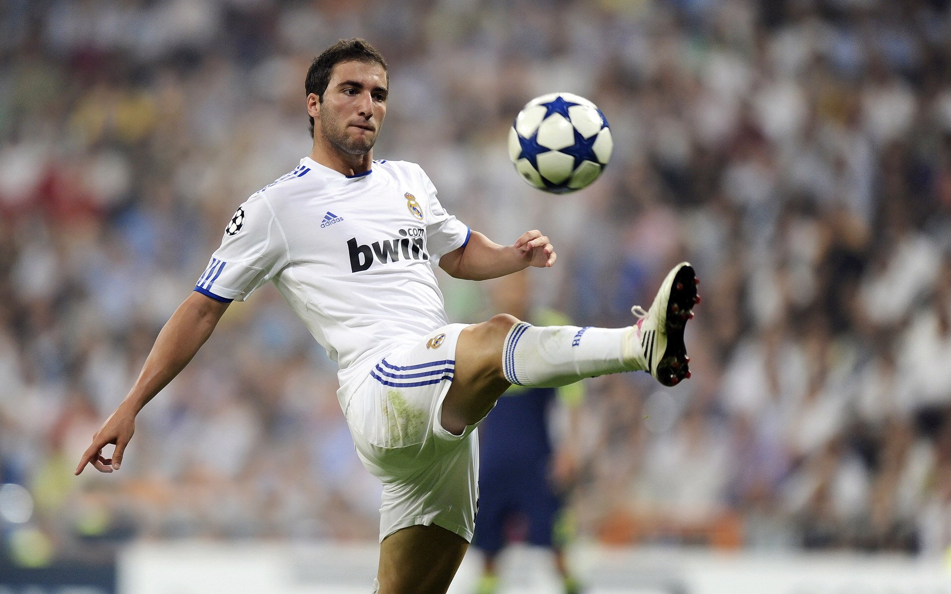 哈兰德梅开二度、安东尼MVP!多场大战精彩纷呈,哈兰德和梅西