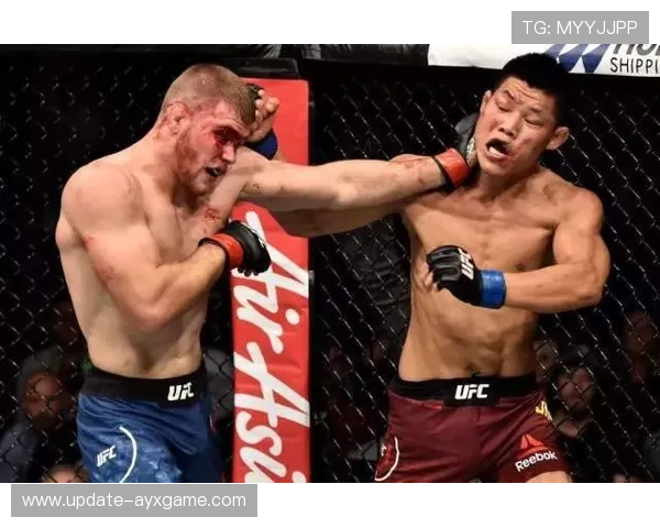 UFC冠军胜利瞬间的狂热：那一刻，他怒摔麦克风引发的热议